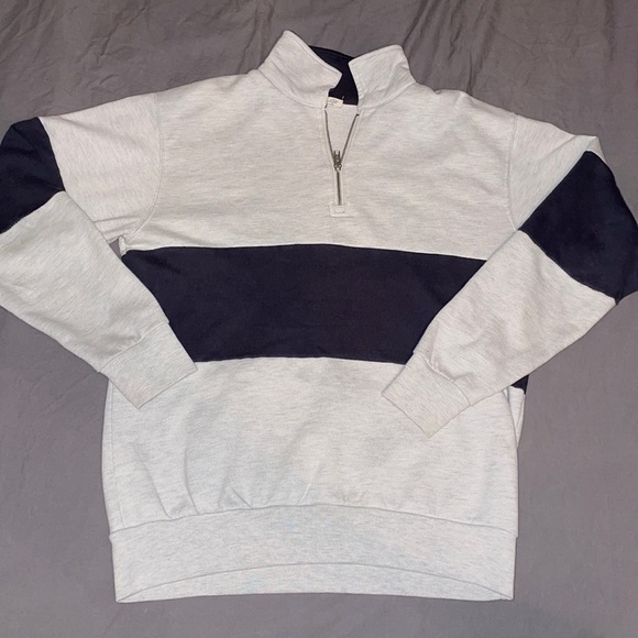 Brandy Melville Grey/Navy Quarter Zip Size M - Picture 1 of 2